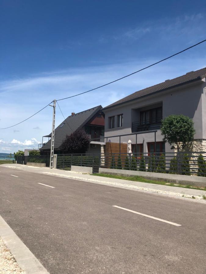 Hullam Apartman بالاتوليلّي المظهر الخارجي الصورة